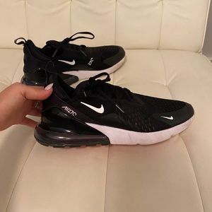 Black NIKE air max 270